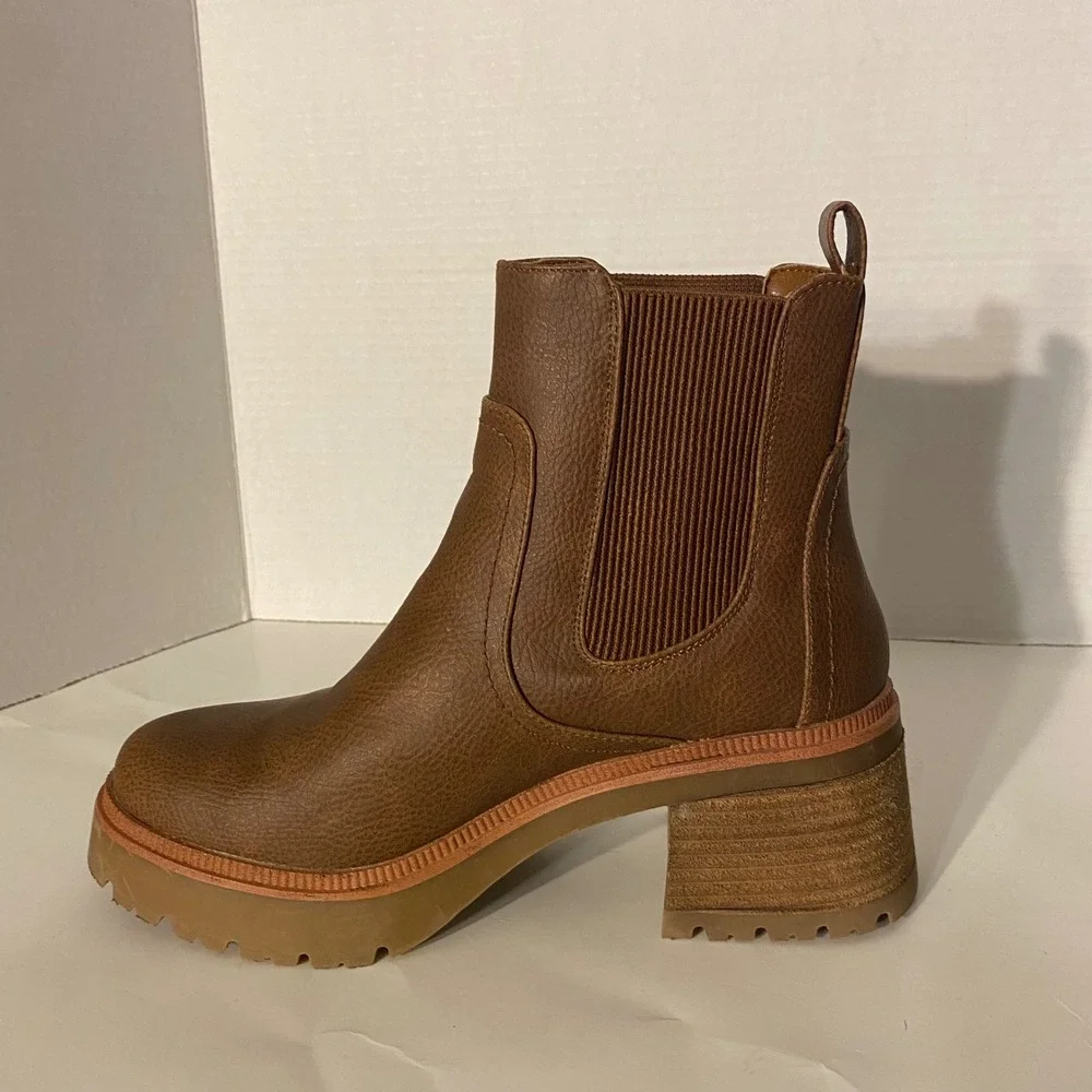 MIA Irie Chelsea Boots 7.5M Brown Chunky Ankle Lug Sole Platform Fall Utility